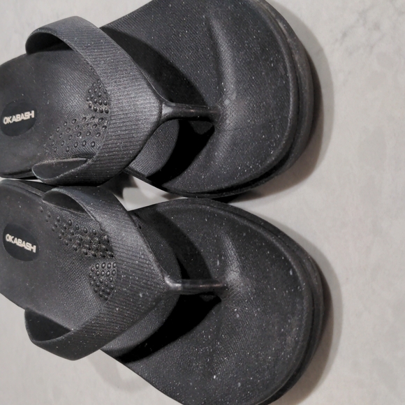 OKABASHI BLACK RUBBER FLIP FLOPS - Picture 4 of 9